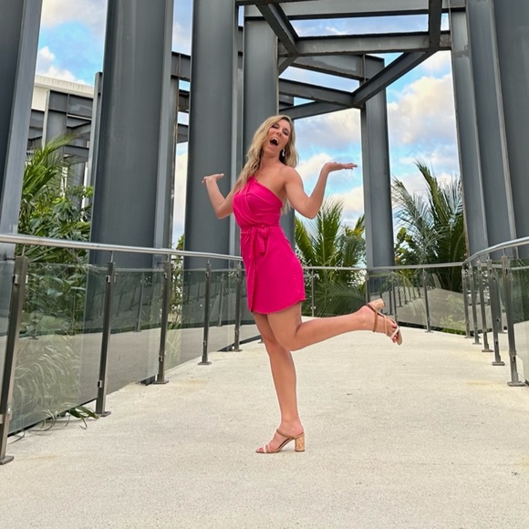 Meet your Posher, Jessica - Picture 2 of 3